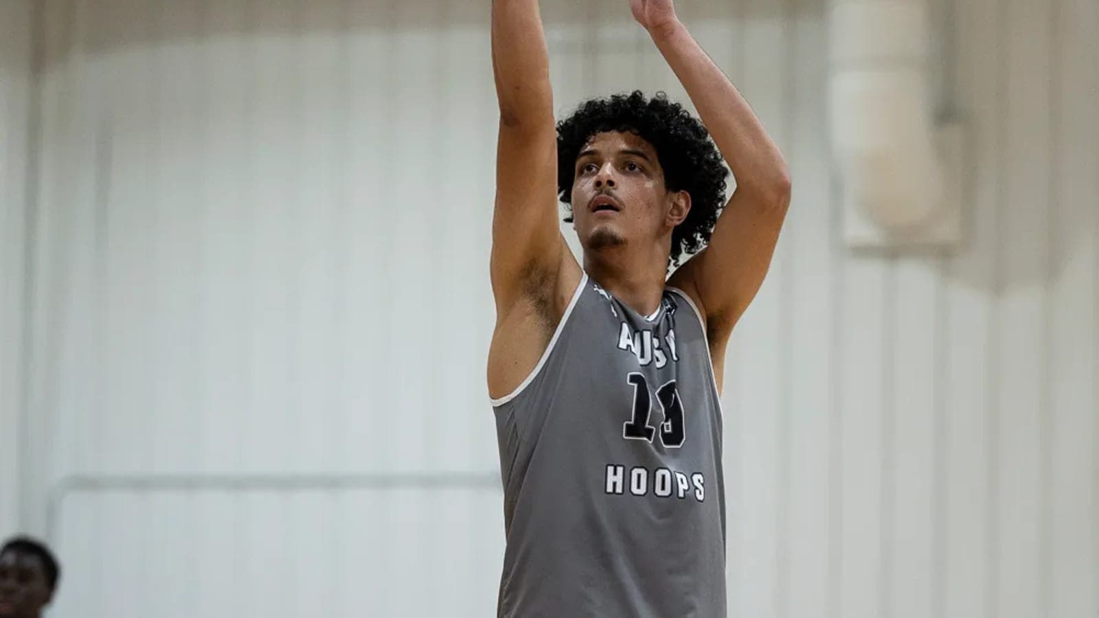 Ilia Nabi Commits to Wilbur Wright College Basketball