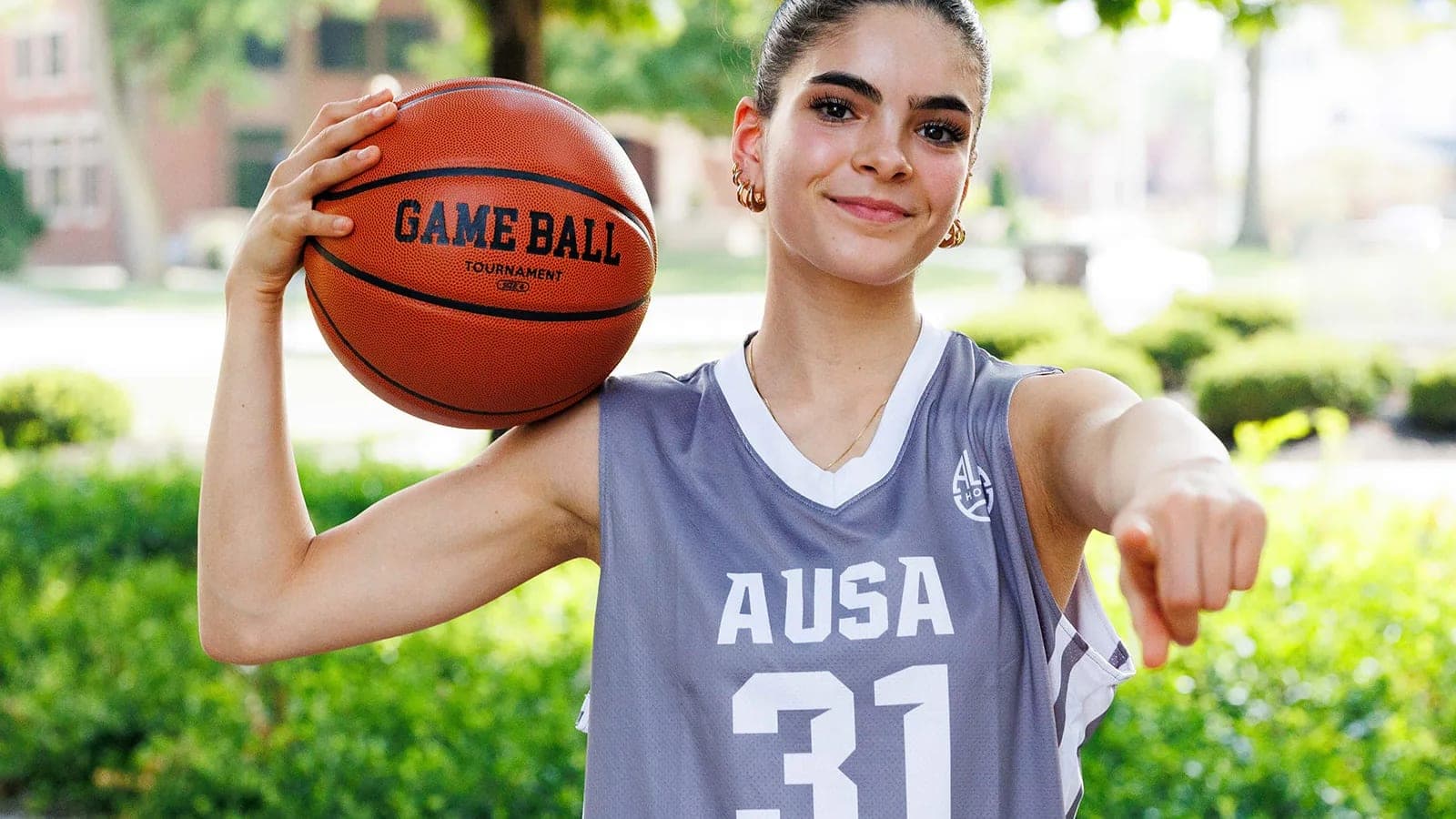 Olivia Pontes Commits to Union College Women's Basketball