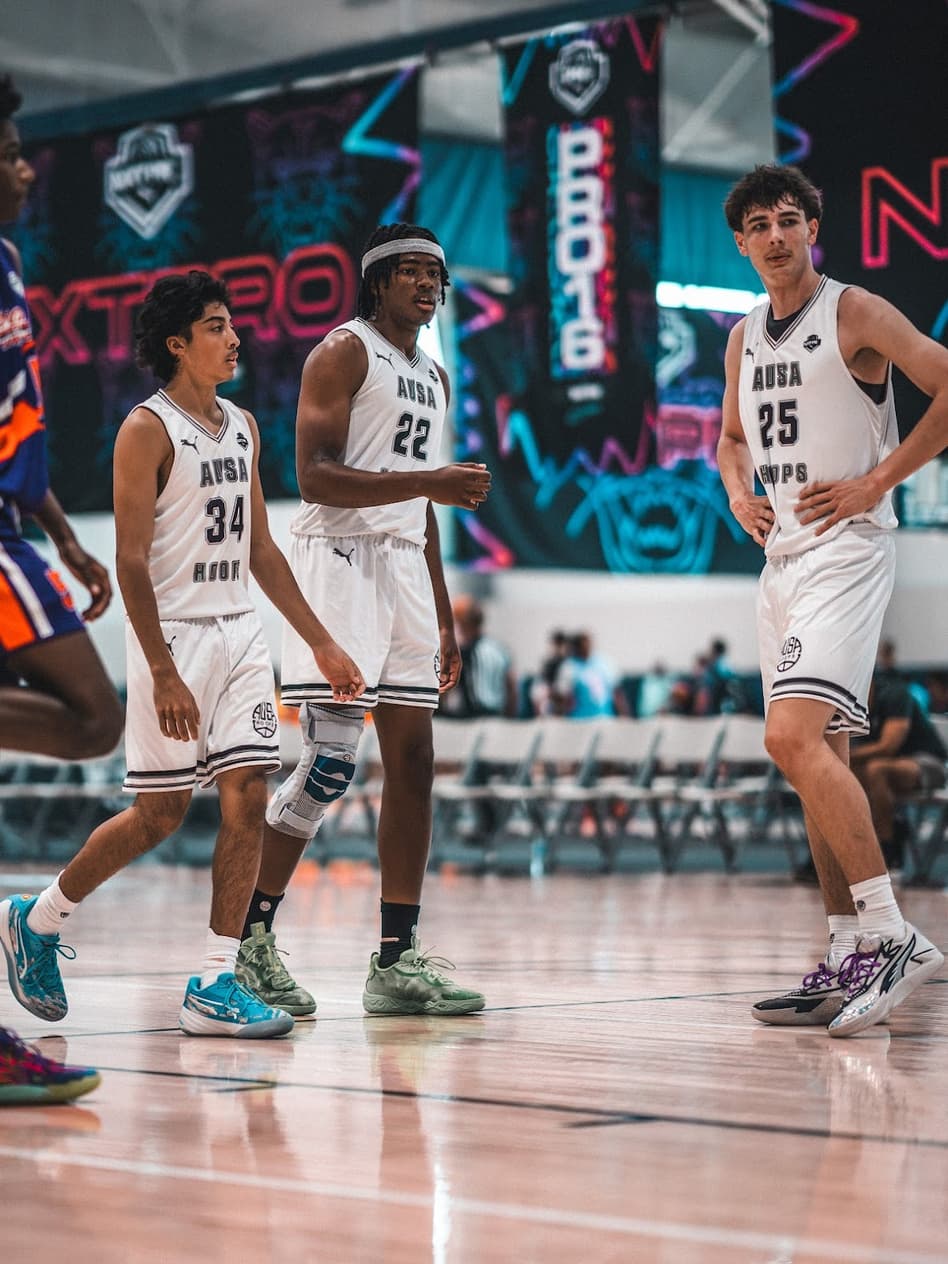AUSA Hoops players on the bench during a tournament game