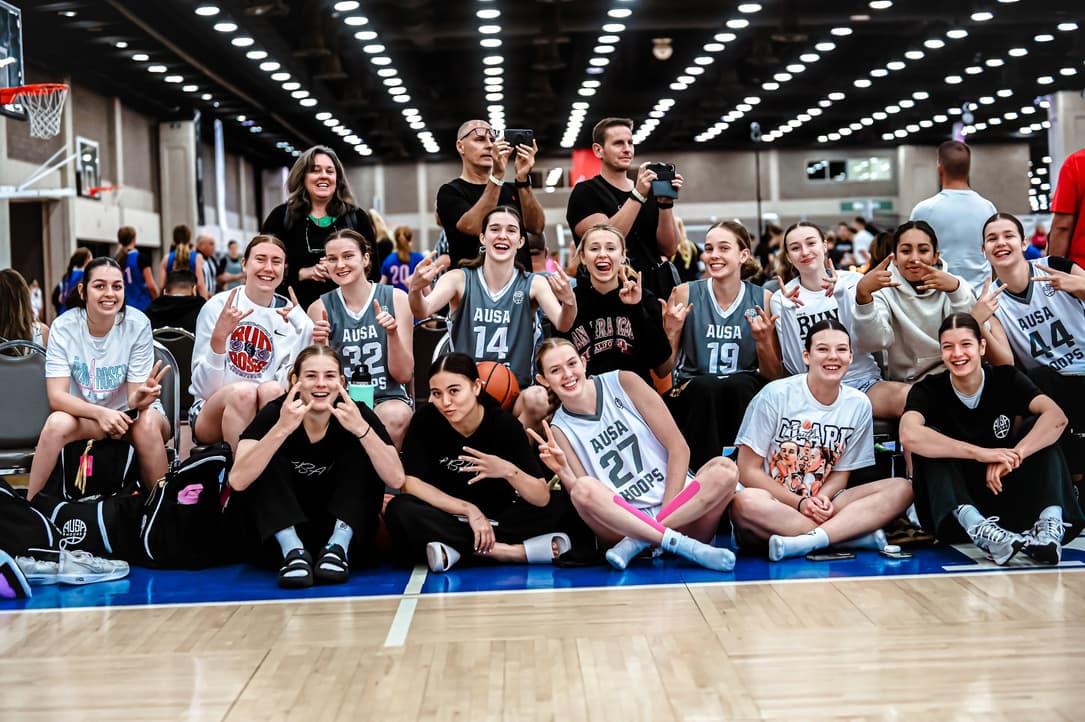 The AUSA Hoops girls tour squad together on court