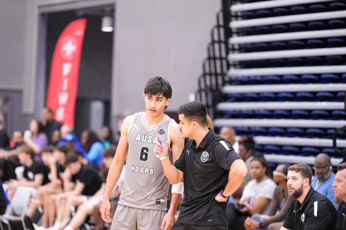 AUSA Hoops coach Fernando Rios-Rodriguez talking a player through a decision courtside at a US tournament